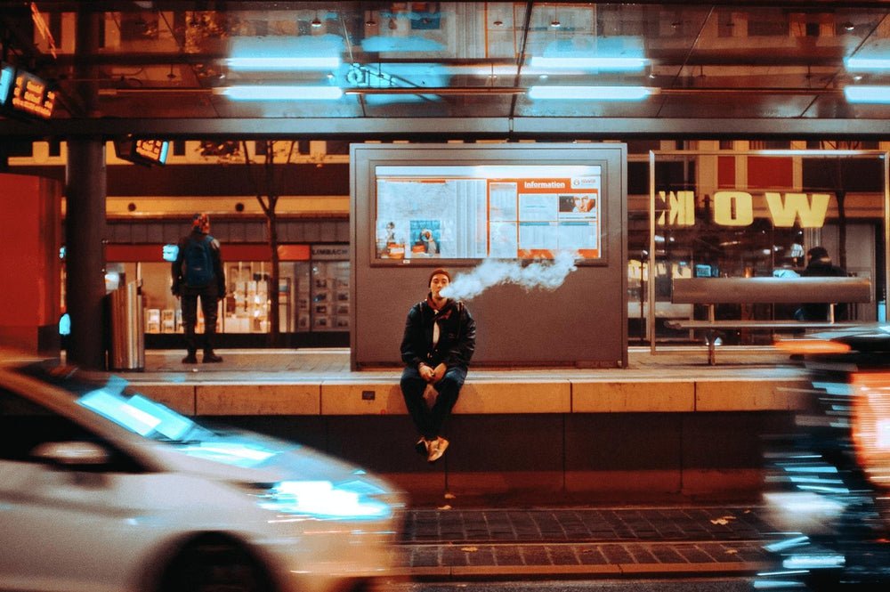 Retail or E-Tail? Pros & Cons Of Your Local Vape Shop - eJuice.Deals